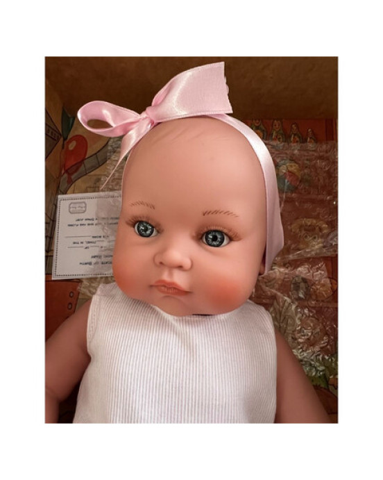 Magic baby Παιδική κούκλα μωρό "Alicia με λευκό φόρεμα και μεγάλο ροζ φιόγκο"-45εκ. MB46720