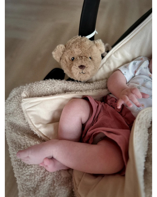 FLOW. Υφασμάτινο αρκουδάκι Lou με λευκούς ήχους για καρότσι (καφέ)