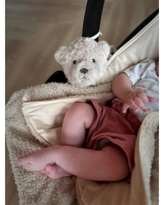 FLOW. Υφασμάτινο αρκουδάκι Lou με λευκούς ήχους για καρότσι (μπεζ)