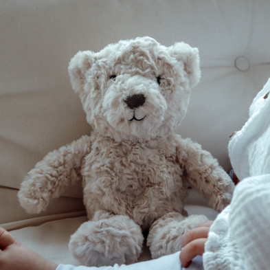 FLOW. Υφασμάτινο αρκουδάκι Lou με λευκούς ήχους & μουσική - επαναφορτιζόμενο (μπεζ)