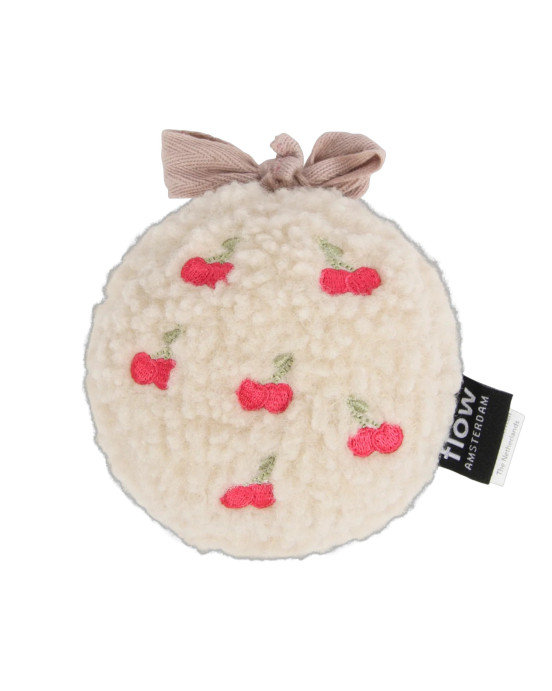 FLOW. Υφασμάτινο παιχνίδι Lucy με λευκούς ήχους για καρότσι (κερασάκια)