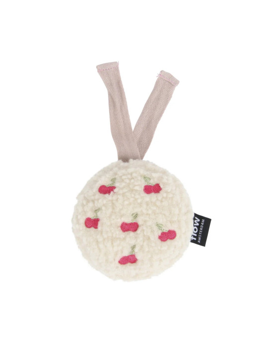 FLOW. Υφασμάτινο παιχνίδι Lucy με λευκούς ήχους για καρότσι (κερασάκια)
