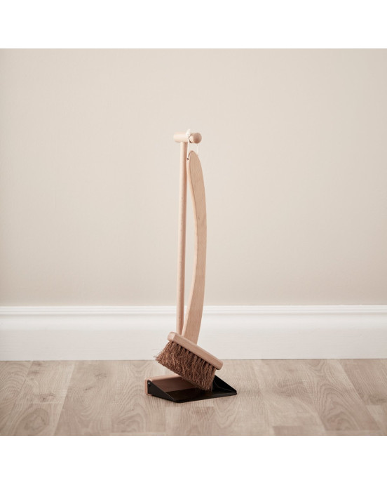 KIDS CONCEPT. Ξύλινη σκούπα με φαράσι (φυσικό)