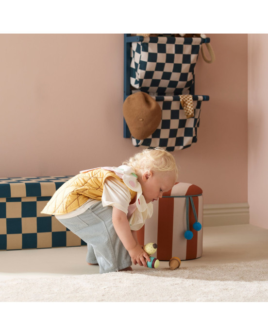 KIDS CONCEPT. Σκαμπό με αποθηκευτικό χώρο (καφέ ριγέ)