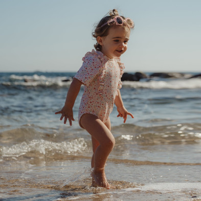 LITTLE DUTCH. Ολόσωμο κοντομάνικο μαγιό με βολάν Dreamy Flowerfield - Νο 98/104