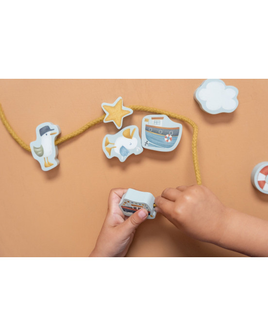 LITTLE DUTCH. Σετ 11 ξύλινες φιγούρες με κορδόνι Sailors Bay