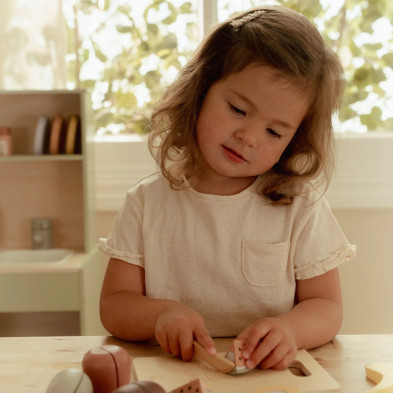 LITTLE DUTCH. Ξύλινος δίσκος κοπής με φρούτα FSC