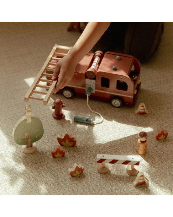 LITTLE DUTCH. Ξύλινο πυροσβεστικό όχημα με αξεσουάρ FSC