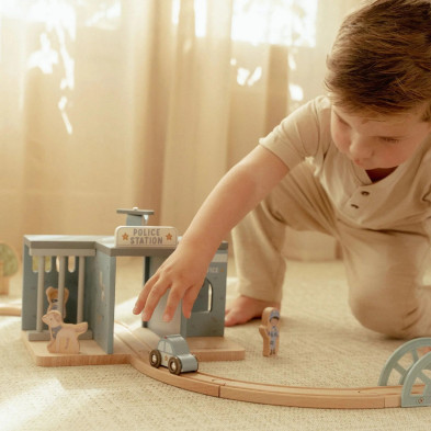 LITTLE DUTCH. Ξύλινο αστυνομικό τμήμα με αξεσουάρ FSC