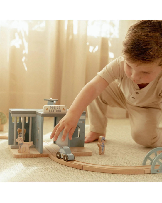 LITTLE DUTCH. Ξύλινο αστυνομικό τμήμα με αξεσουάρ FSC