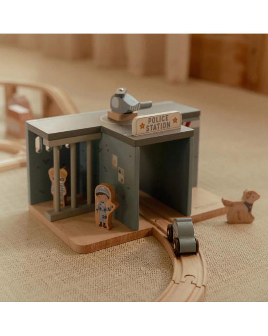 LITTLE DUTCH. Ξύλινο αστυνομικό τμήμα με αξεσουάρ FSC