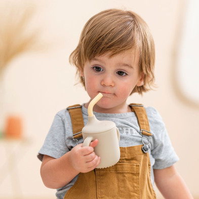 SILICON. Ποτηράκι σιλικόνης με καλαμάκι (κρεμ)