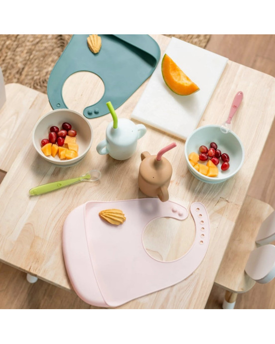 SILICON. Σετ φαγητού 4 τεμαχίων με σαλιάρα και ποτήρι (απαλό πράσινο)