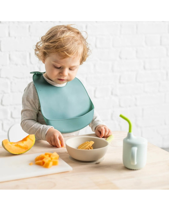 SILICON. Σετ φαγητού 4 τεμαχίων με σαλιάρα και ποτήρι (απαλό πράσινο)